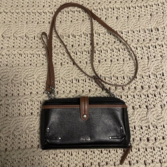 THE‎ SAK Black Leather Zip Around Wallet Clutch Crossbody - Picture 1 of 16